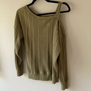 NWOT - Daytrip one shoulder olive green sweater